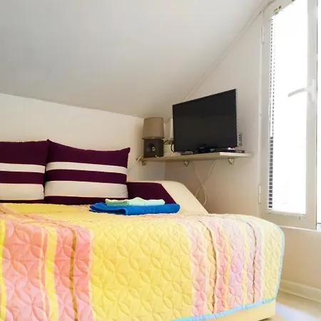 Apartment Yes *