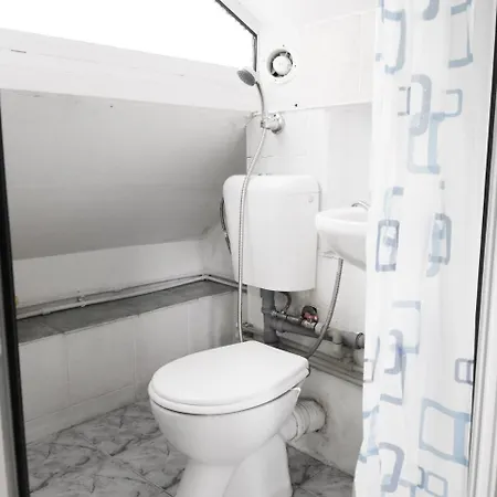 Apartment Yes *